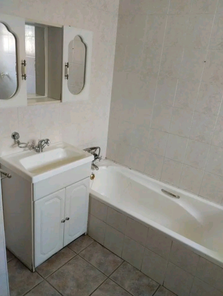 Rooms to let in 6 camelia street. parking is   in Wychwood