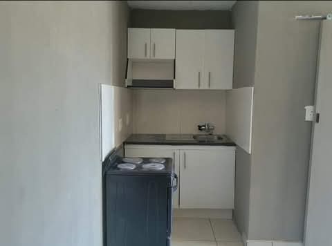 Bachelor room at ext1 rent r3300 including de  in Rabie ridge