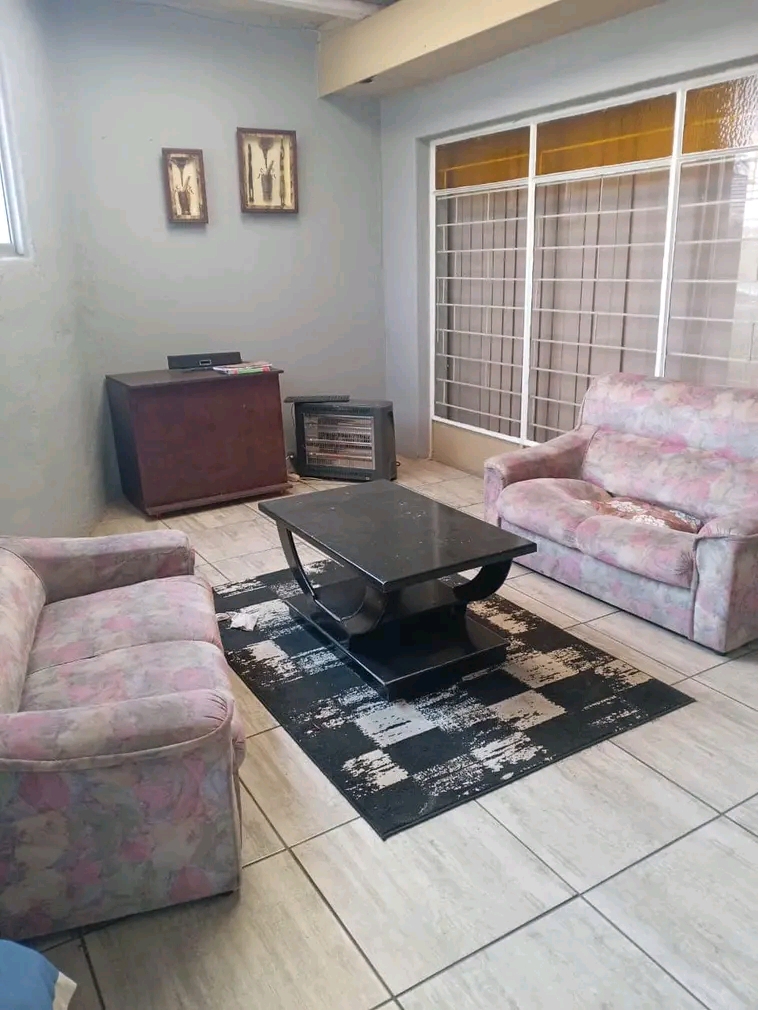 Meduim outside room to rent
r2000
water is   in Lambton Gardens