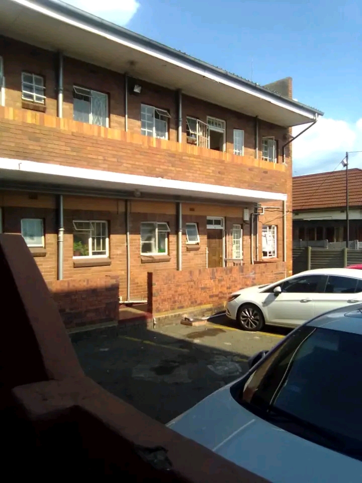 Spacious 2bed ground floor flat available for  in Turffontein