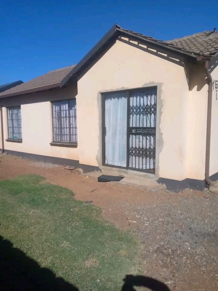 Freestanding 3 bedroom house to rent in ext 1  in Protea Glen