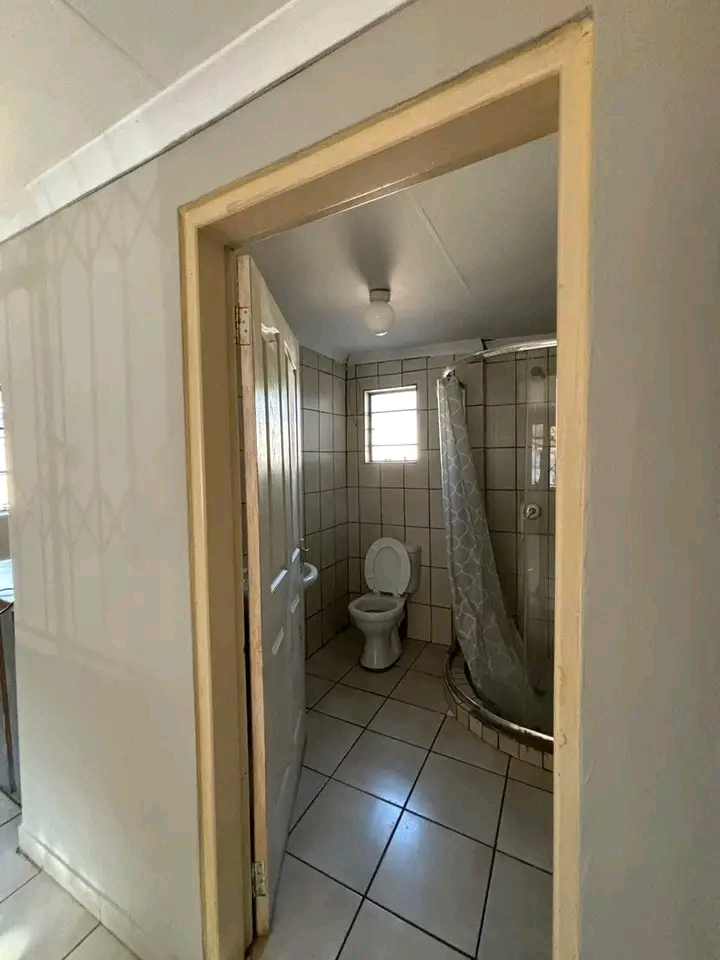 A very spacious cottage to rent comes with fi  in Old Birch Acres