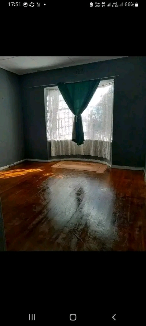 Room to rent in primrose are available 
17 k  in Primrose