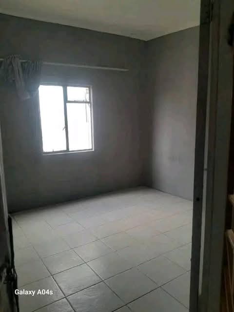 Room to rent  ext 2 
near lord khanyile hall  in Ivory Park