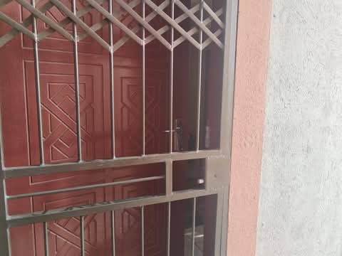 Bachelor unit available at ext 2 with prepaid  in Soshanguve