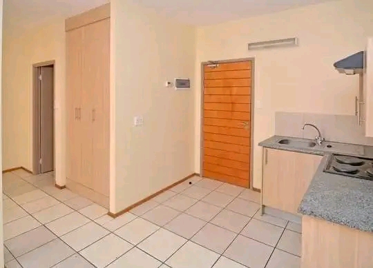 Comfortable home this inviting 1-bedroom home  in Lombardy East