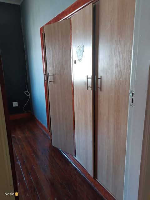 Beautiful 3 bedrooms house available for r10,  in Bezuidenhout Valley