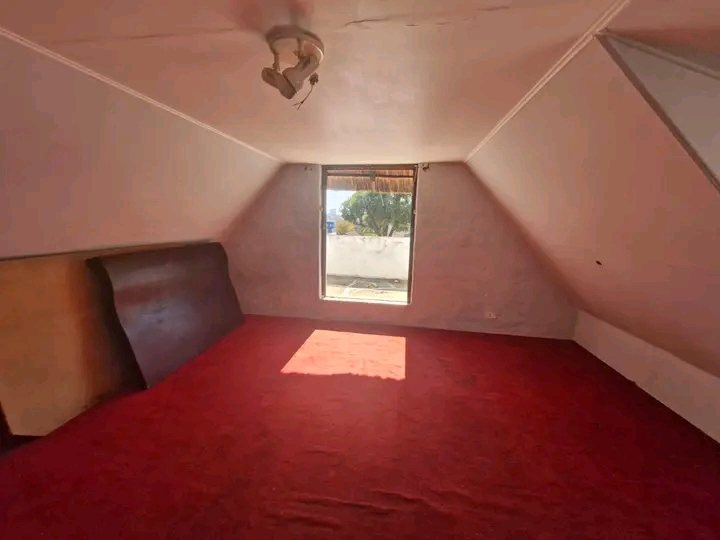 Available communal rooms , bachelors and 1 be  in Bramely