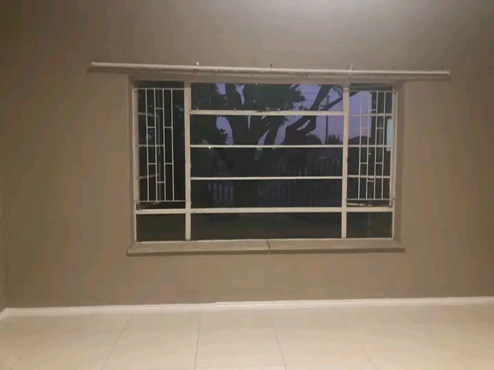 One bedroom apartment available in churchhill  in Primrose