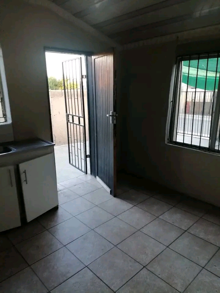 Three roomed house with bathroom, toilet and   in Meadowlands