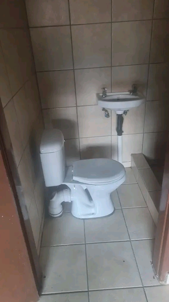 Room to let at 24 president and garden has to  in Turffontein