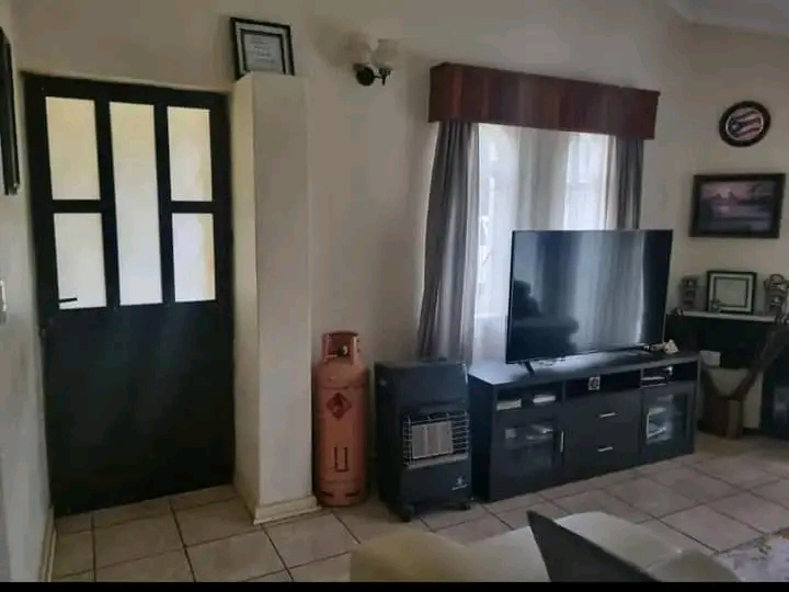 *new rental 🛑
*available immediately ‼�  in Birch Acres