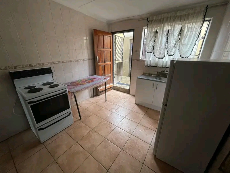 1 separate bedroom cottage with kitchen with   in Tembisa