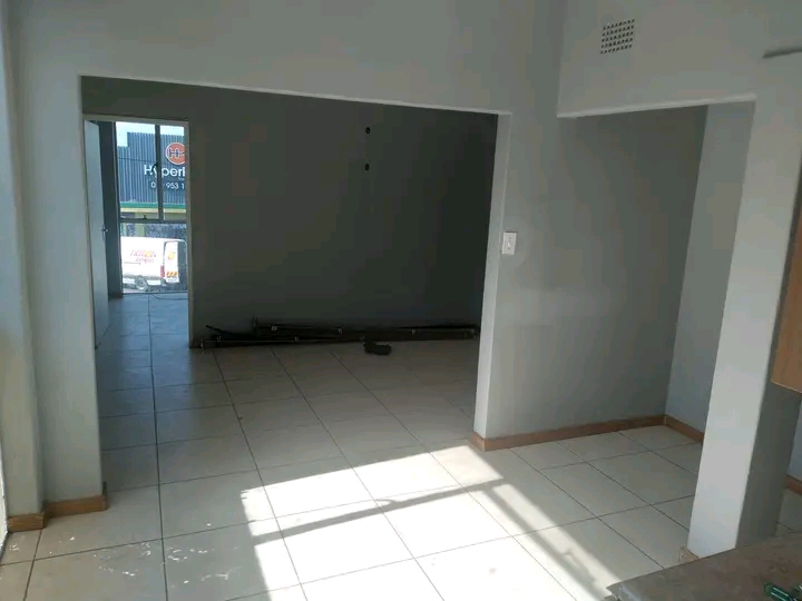 Bachelor flat available at killarney court, n  in Krugersdorp