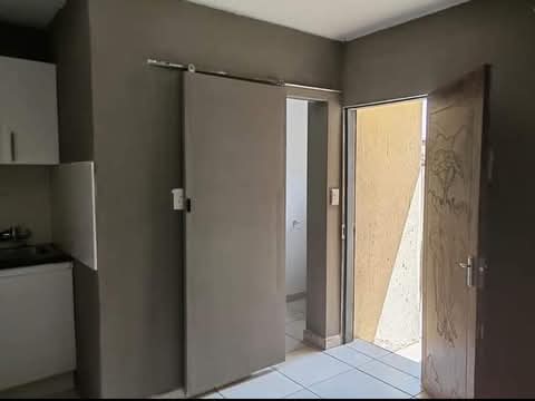 Bachelor room at ext1 rent r3300 including de  in Rabie ridge