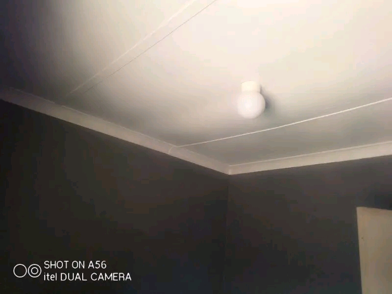 Single room available in commune cw6 rent r18  in Vanderbijlpark