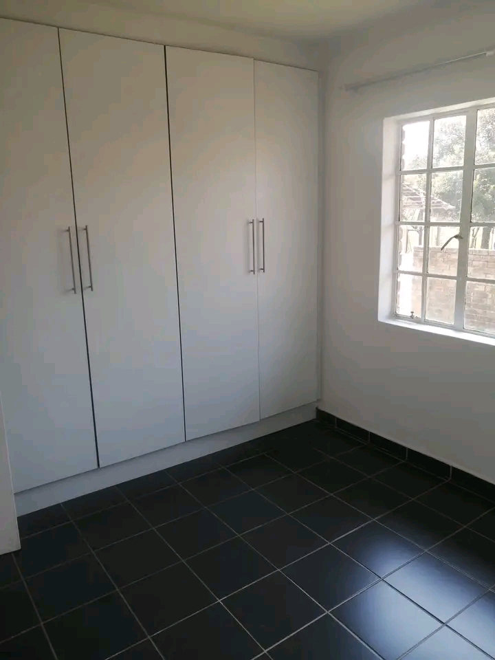 2 bedroom 1 bathroom open plan kitchen lounge  in Midrand