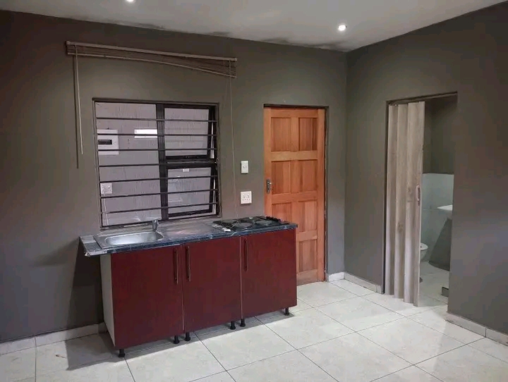 Available cottage in zone 9
r2500 per month+  in Meadowlands
