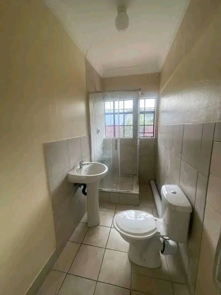 One bedroom cottage 🏠
r3600 rental 💰
  in Birch Acres