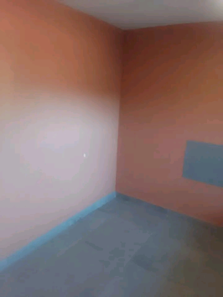 En suite available in zone 2 rent 2500 deposi  in Diepkloof