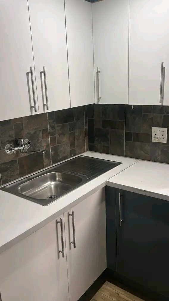 Bachelor unit for rent in eastfield ext 16
  in Vosloorus