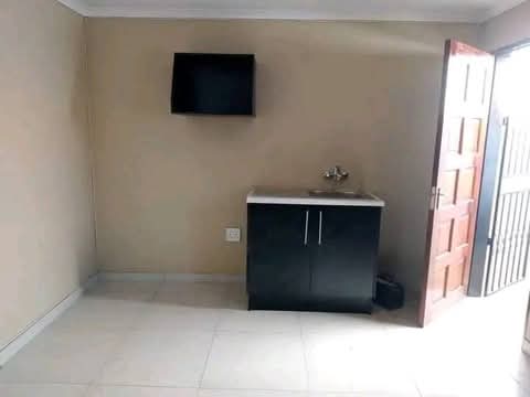 Room available
r2,000  in Kempton Park