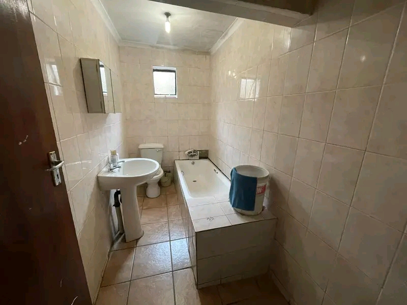 1 separate bedroom cottage with kitchen with   in Tembisa