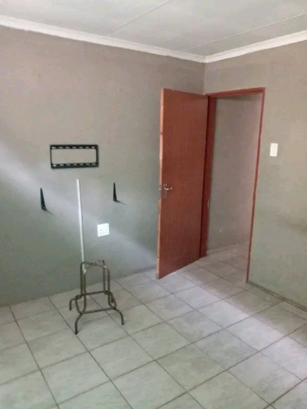 3 room cottage for rental at mailula park  wi  in Vosloorus
