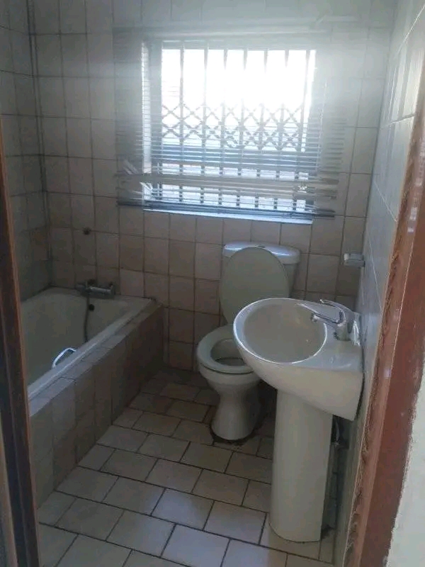2 bedroom house in north near usave rent is r  in Mofolo