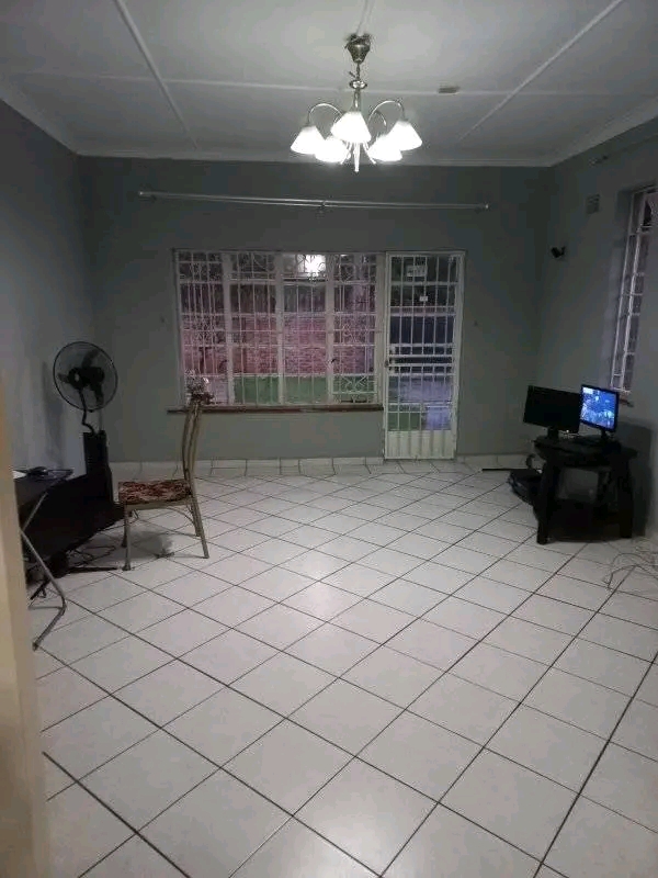 3 bedroom house with 2 bathroom house to let   in Kensington
