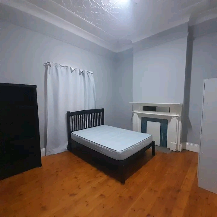 Large furnished room in upmarket commune 
re  in Jeppestown