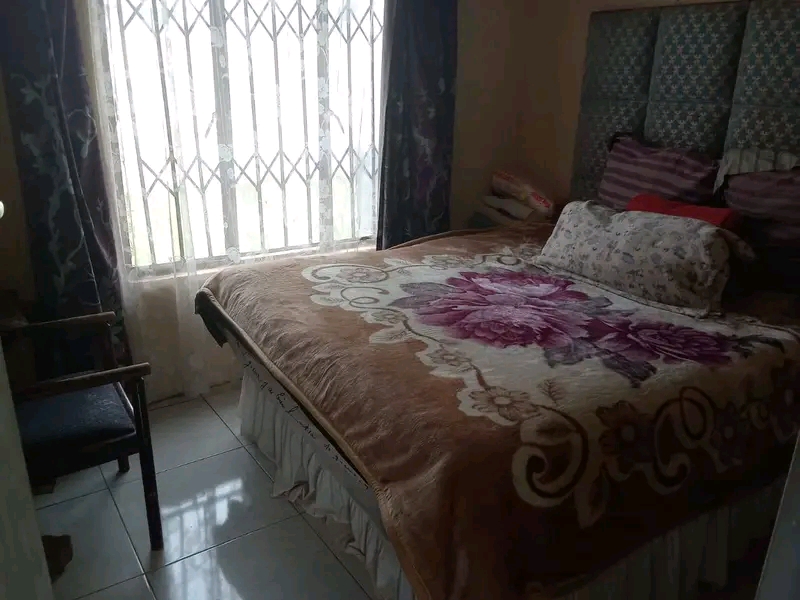 House available rent 
r5500 + r5500 deposit   in Dawn Park