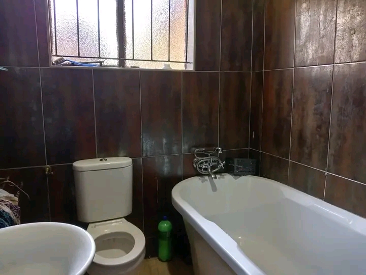 Nice neat house 3 bedroom, sitting room, dinn  in Orlando West