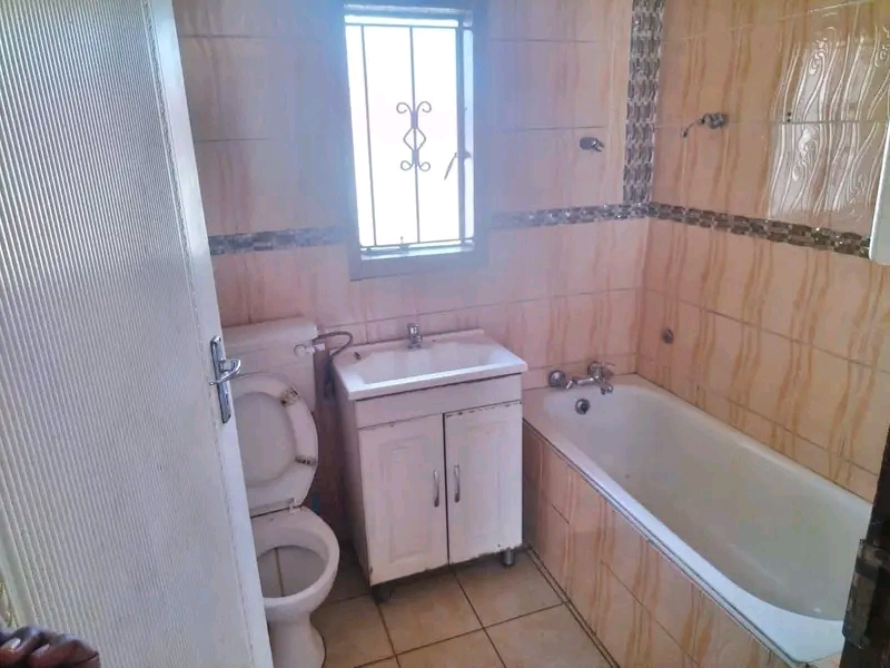 Property specifications
location ext 14

p  in Vosloorus