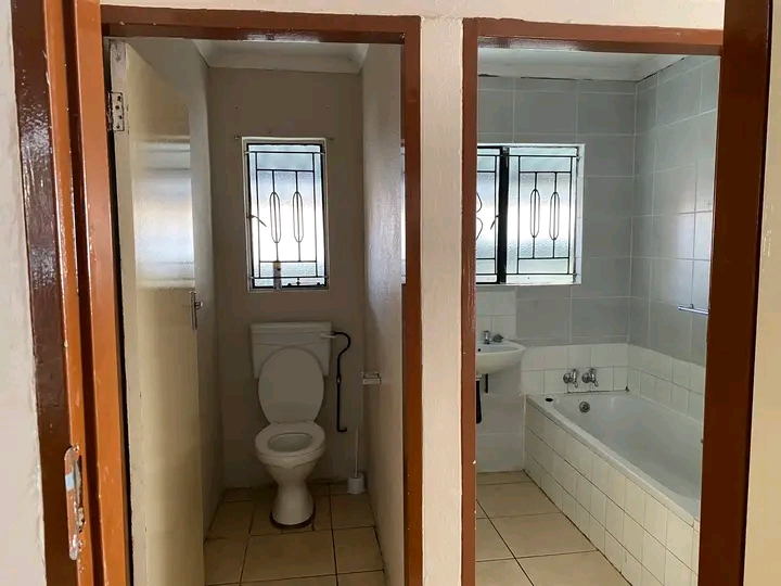 2 bedroom house available for rent, rent = r5  in Birch Acres