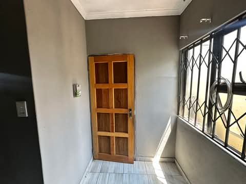 2 rooms to rent at motswaledi sowe2 between b  in Diepkloof