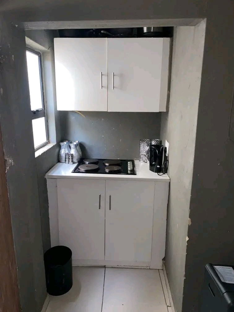 Beautiful open plan bachelor consists of fitt  in Norkem Park