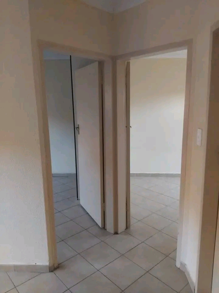 2 bedroom 1 bedroom lounge, kitchen apartment  in Olievenhoutbosch