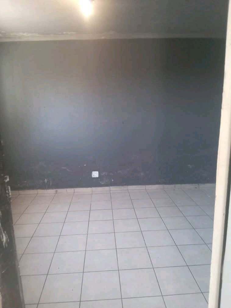 2 bedroom cottage to let available now in val  in Townsview