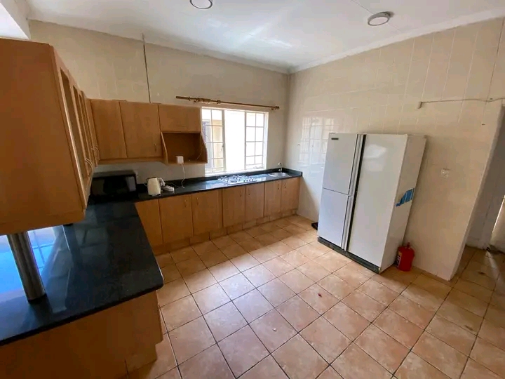 Large furnished room in upmarket commune 
re  in Jeppestown