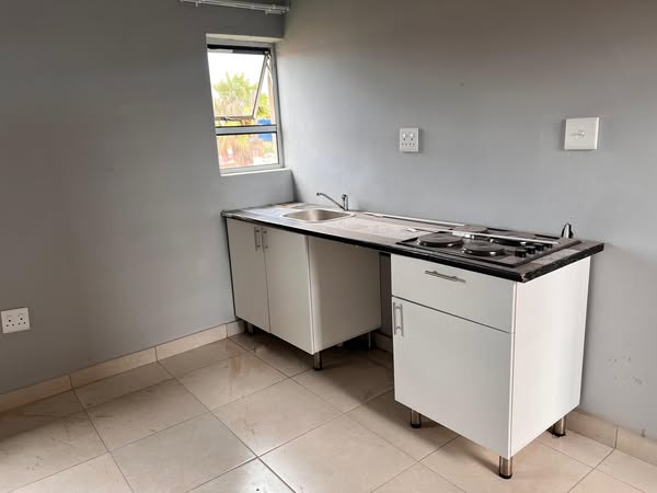 Ensuites/ bachelor flats available for rent s  in Braamfischer
