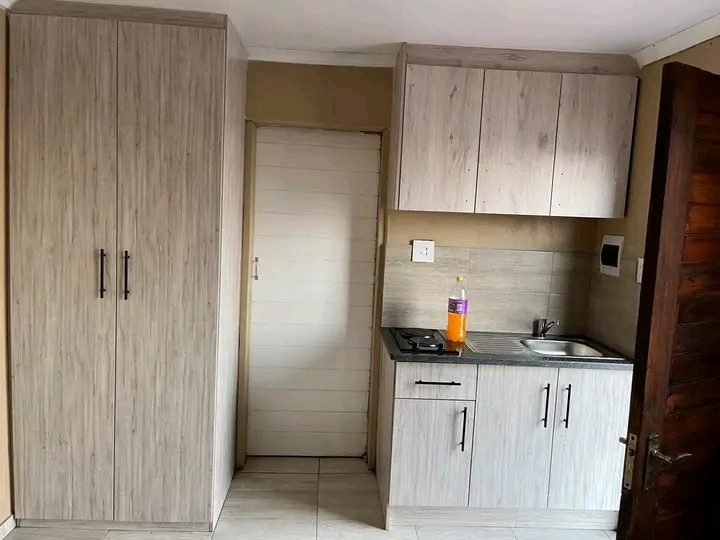 Bachelor available to rent at ext 14 (walking  in Vosloorus