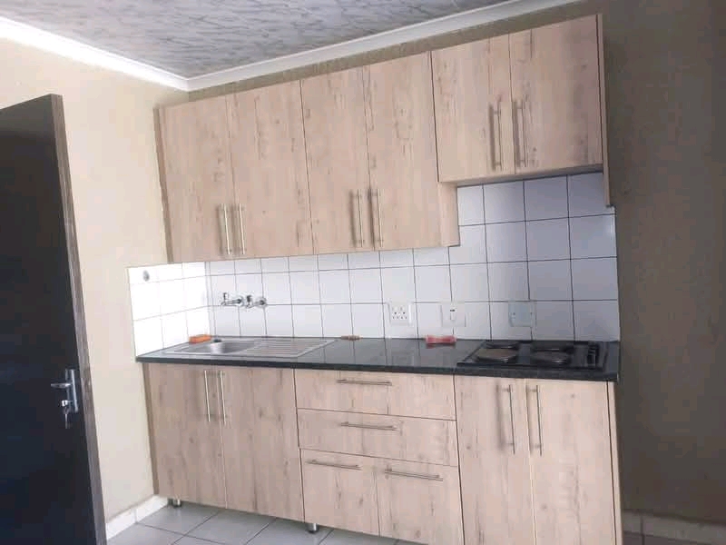 Room available 3friedman street parking free   in Kempton Park
