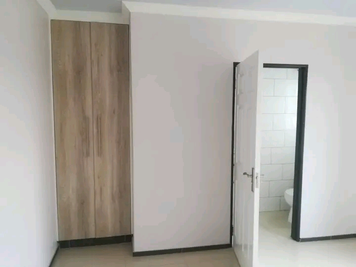 Greetings bachelor s rooms available for mont  in Clayville