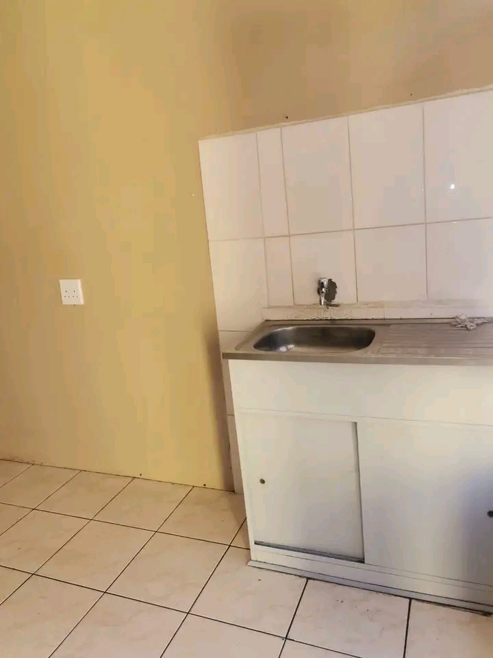 2 rooms for rental @ r1000.00 and r1500.00 p/  in Greenvillage