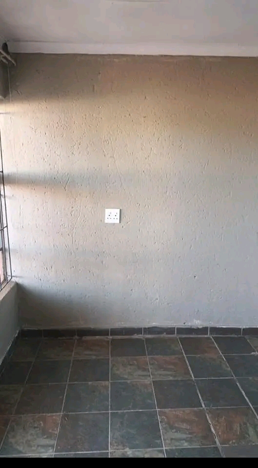 Gorgeous and clean flat is located in a quiet  in Ebony Park