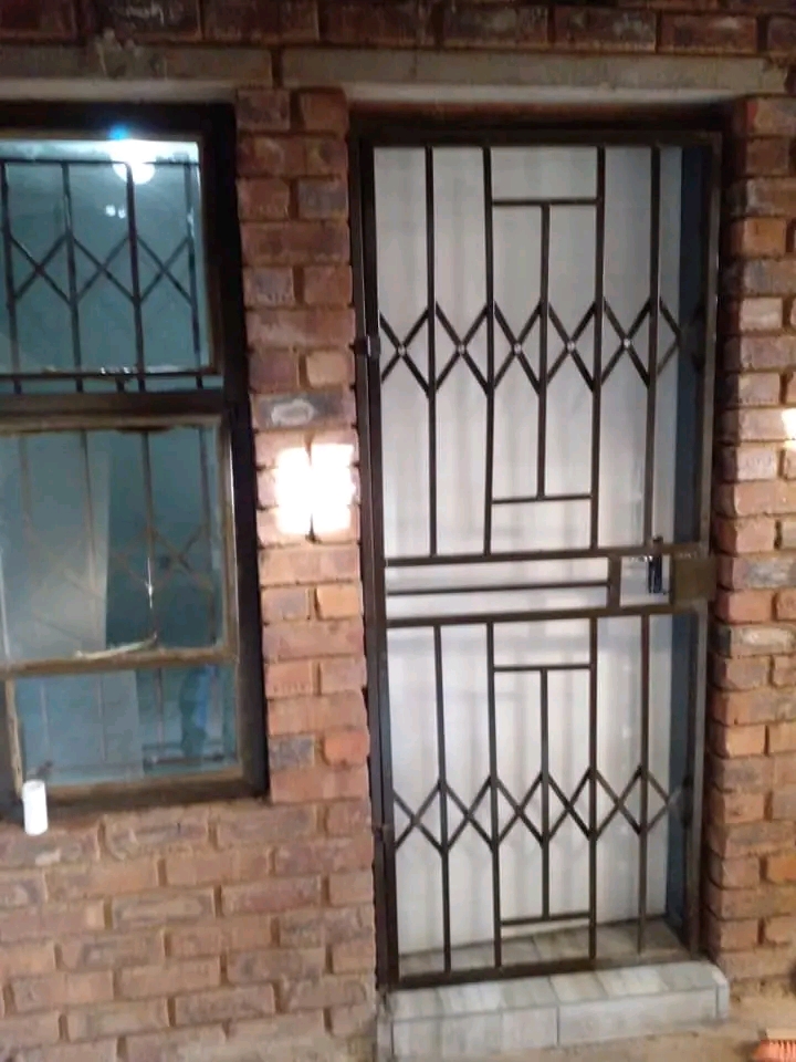 Rooms available to rent at winnie mandela zon  in Tembisa