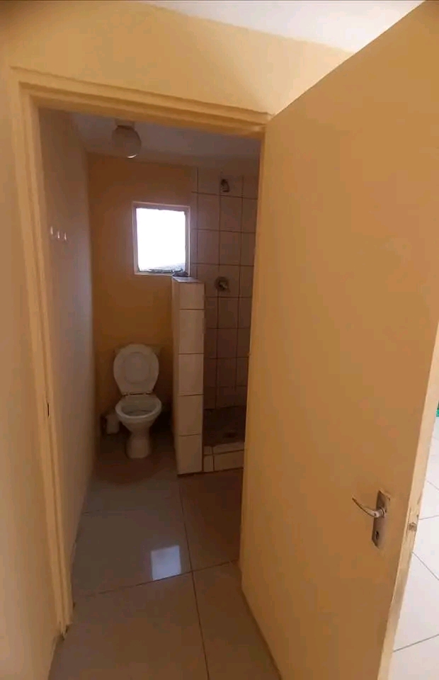 Specious bachelor room to rent in ext 16, thi  in Protea Glen