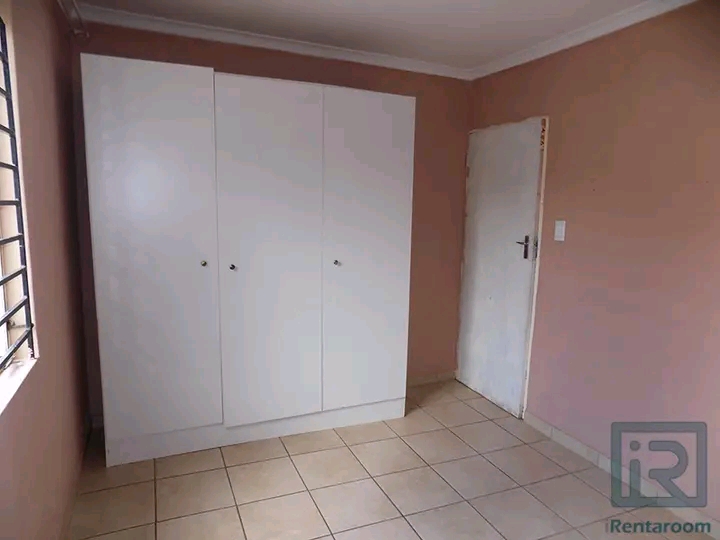2 bedroom family house available to rent
ren  in Soweto