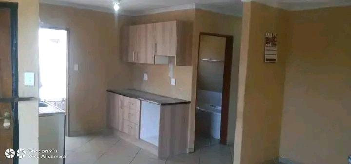 2 bedroom  2 bed ii 1 bath ii kitchen ii loun  in Spruitview